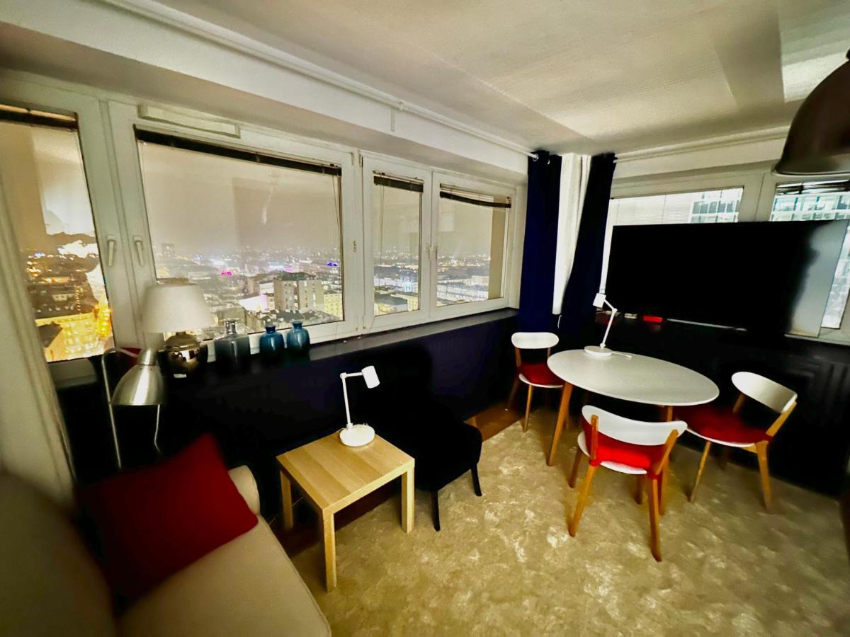 Sawa 5 Metro Wifi 70'tv Netflix Hbo Disney+ Appletv+ Apartment Warsaw