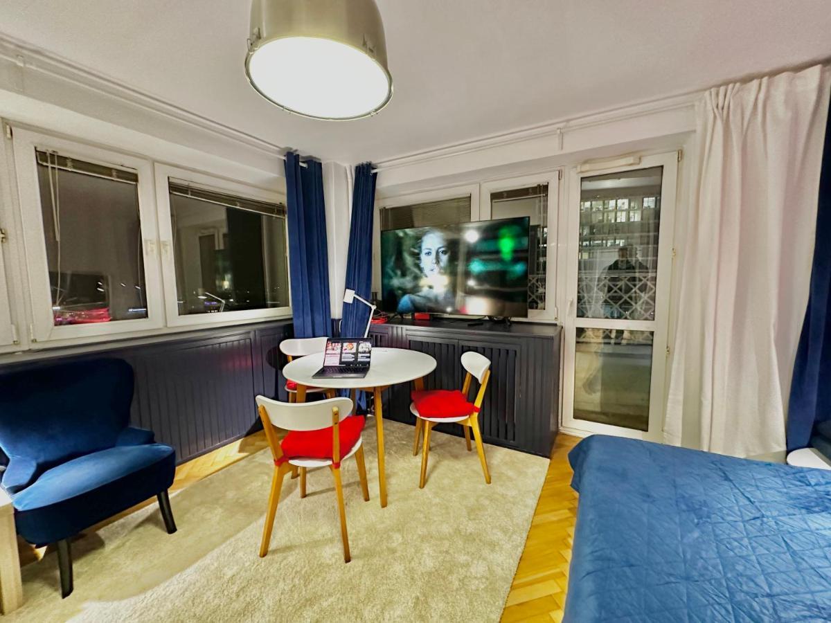 Sawa 5 Metro Wifi 70'tv Netflix Hbo Disney+ Appletv+ Apartment Warsaw